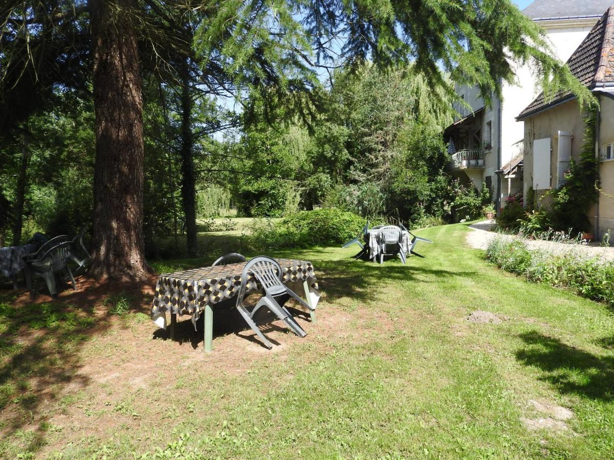 Bed and Breakfast Le Moulin De Saussaye Crouzilles Экстерьер фото